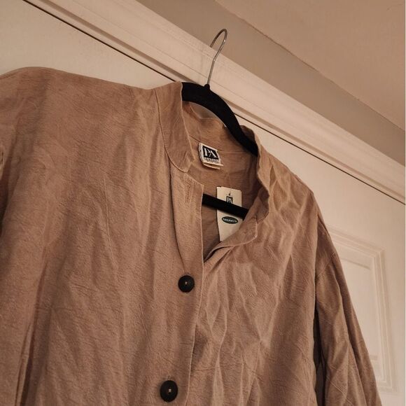 NWT PA Company Boston tan button up tunic Top M - Picture 2 of 5